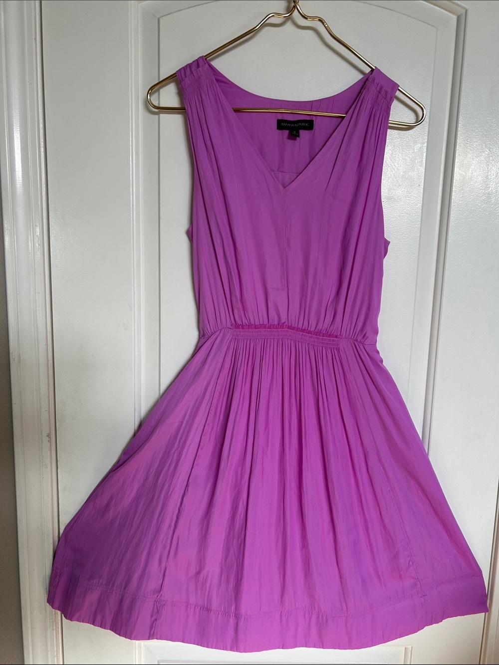 Banana Republic Sleeveless V-Neck Pleated Waist Dress in Pink